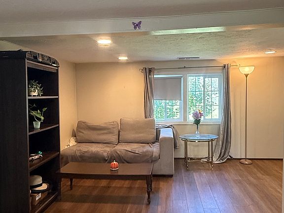 5th image of 433 E 54th St