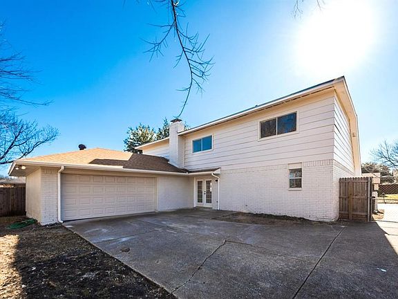 2nd image of 609 Caravaca Dr