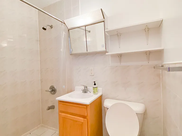 213 E 10th St #20 — Photo 6