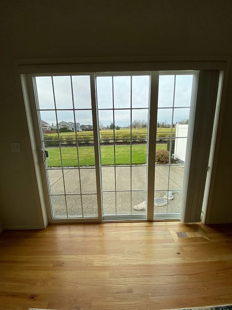 Gorgeous green space views, soaking tub, and functional Layout — Photo 2