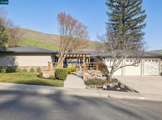 1211 Larch Ave, Moraga, CA 94556