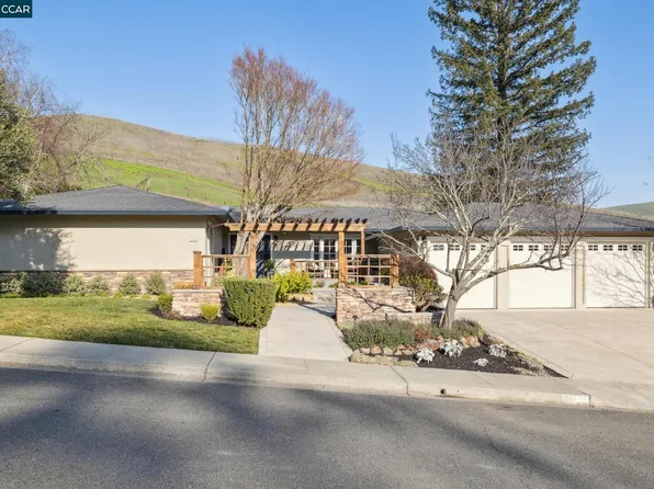 1211 Larch Ave, Moraga, CA 94556