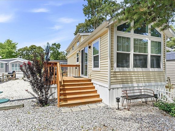 2nd image of 206 Stagecoach Rd #1412-1413