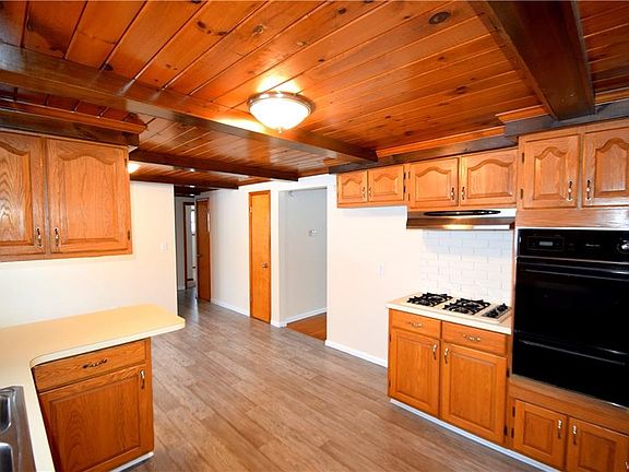 4th image of 42 Kennedy Dr