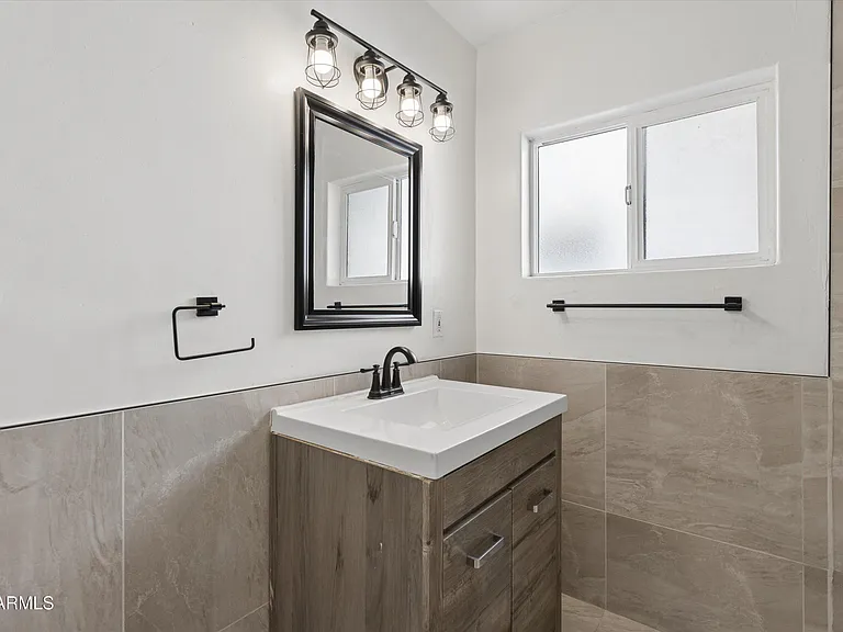 926 W Moreland St — Photo 20