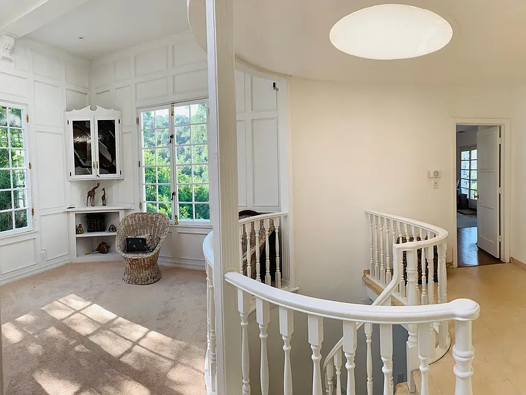 2400 Benedict Canyon Dr — Photo 27