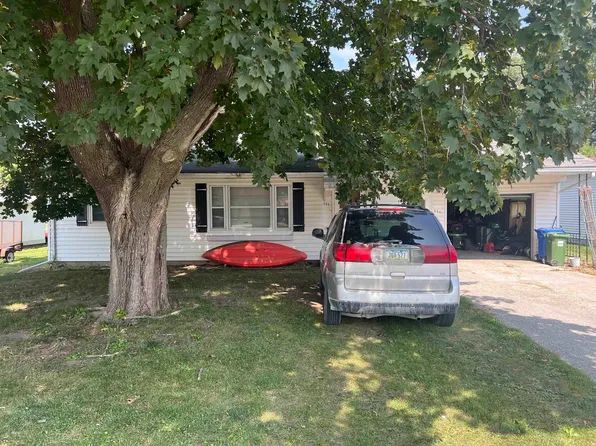 111 E Slimmer Ave, Clarksville, IA 50619