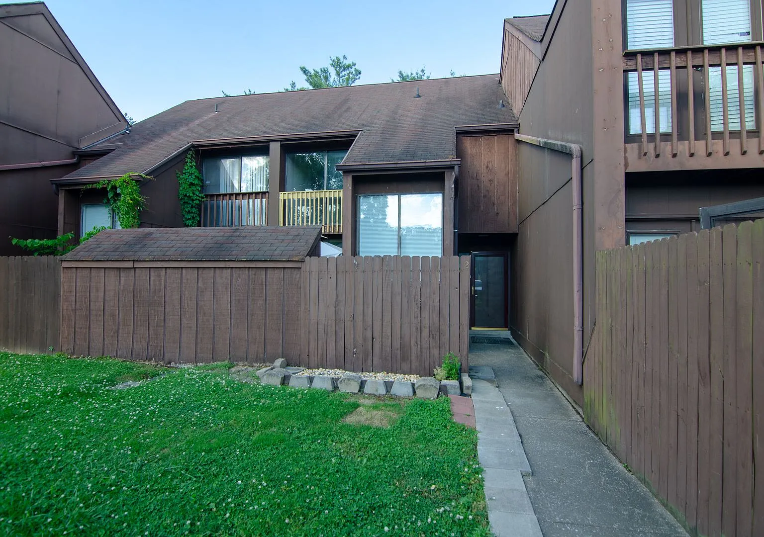 Stunner in Hickory Hollow — Photo 1