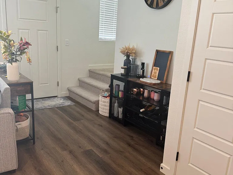 284 Oriole Way — Photo 3