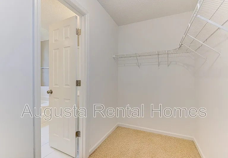208 Stonington Dr — Photo 35
