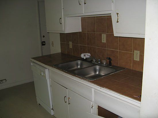 5th image of 2233 W Parkhill Ave