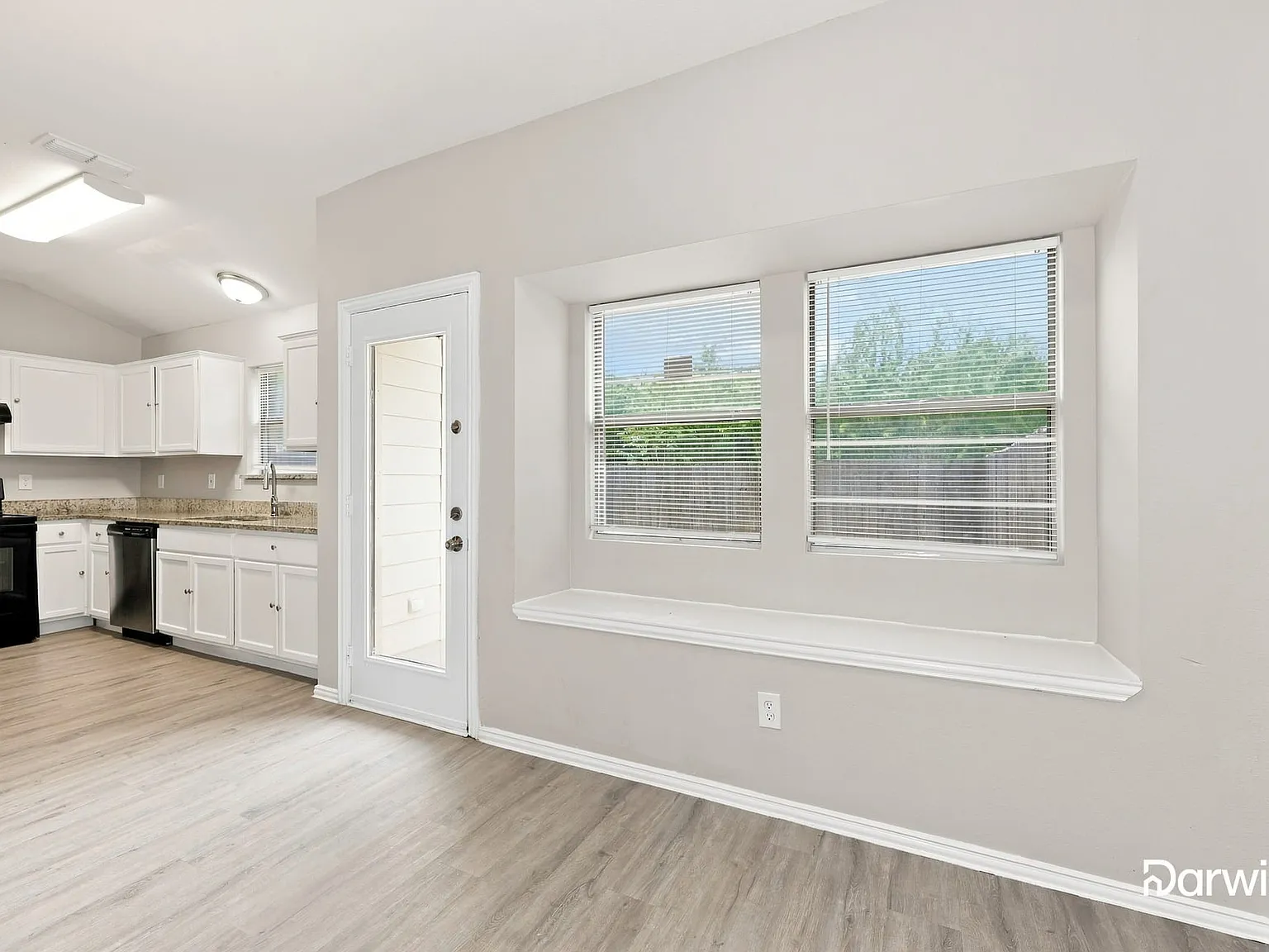 3 bed, 2.5 bath, 1347 sqft, $1,725 — Photo 4