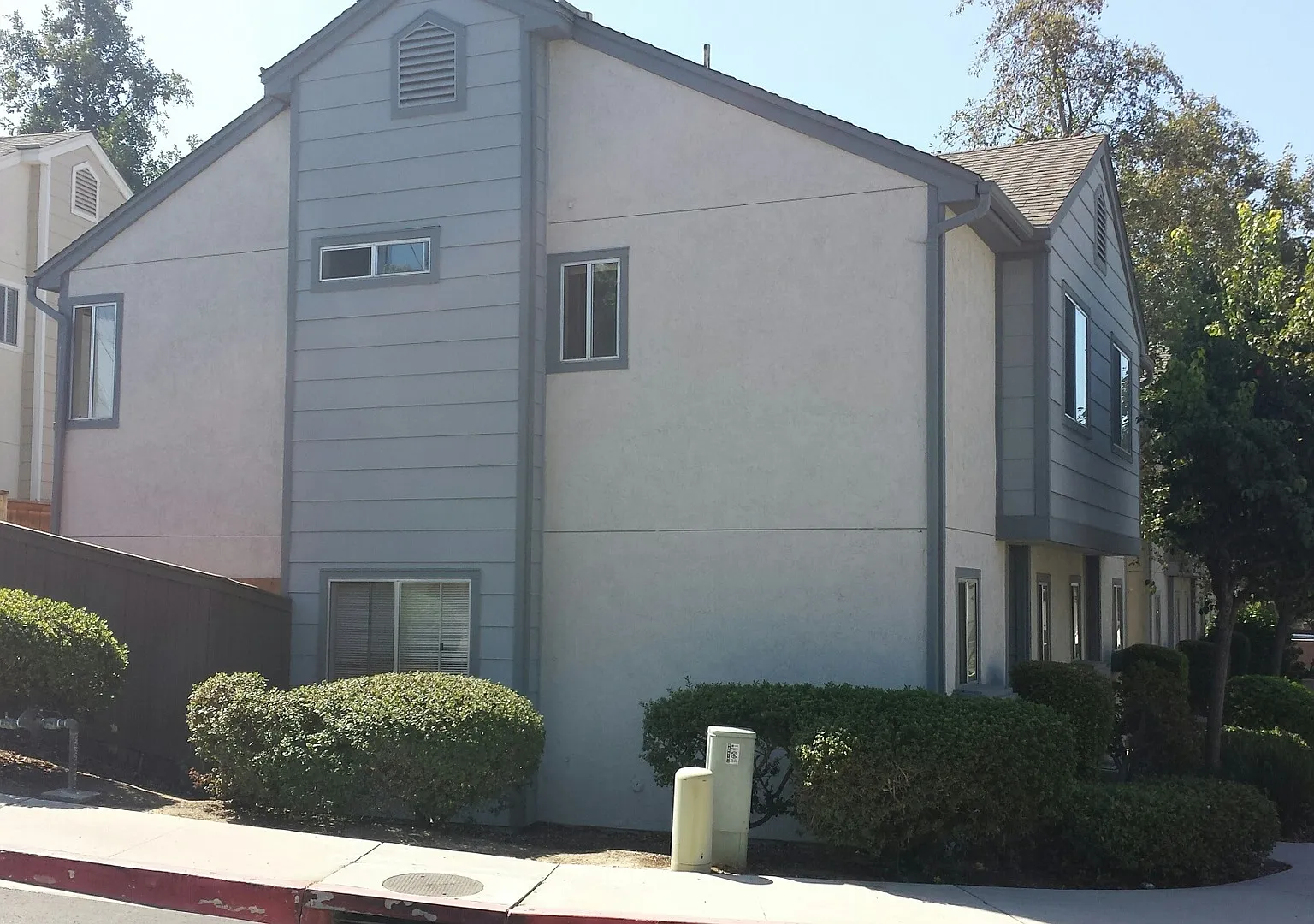 2 Bedroom - 2.5 Bathroom Condo in gated community — Photo 3