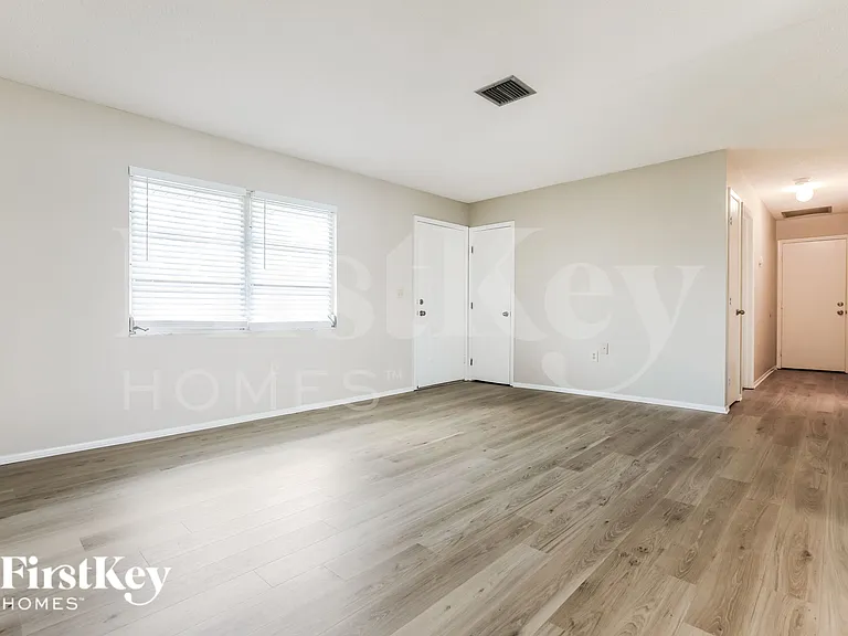 21460 Bancroft Ave — Photo 3