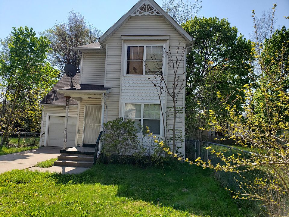 1st image of 700 E 99th St