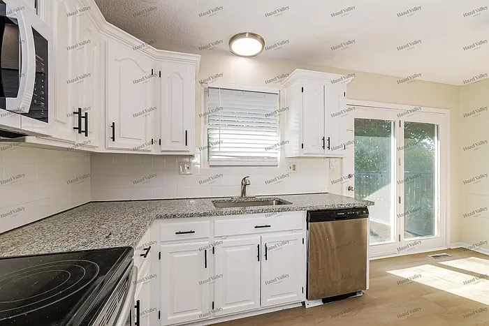 532 NE Wood Ct — Photo 7