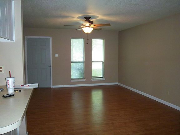 3rd image of 5 Charlotte Cir