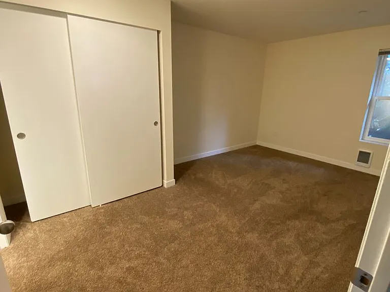 Daniels Apartments — Photo 31