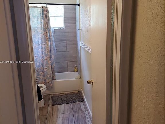 3rd image of 1020 NE 163rd St #0
