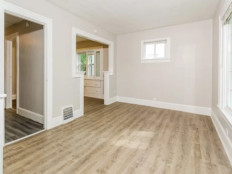 1416435_017_living_room_13140684.jpg