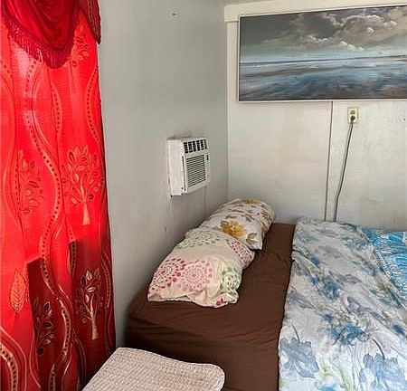 3rd image of 230 SW 14th St #230B