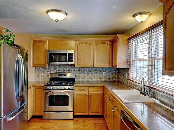 5th image of 1603 Plainfield Pike APT E4
