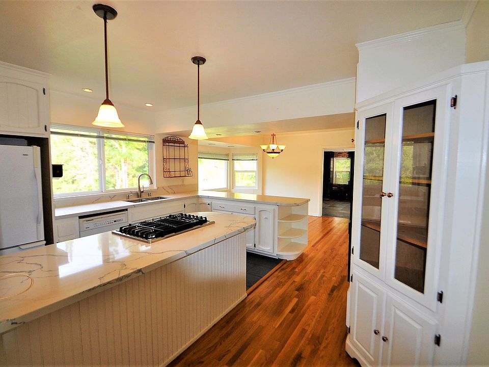 Kitchen / Dining