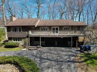 S44W22046 Sun Ridge Dr, Waukesha, WI 53189