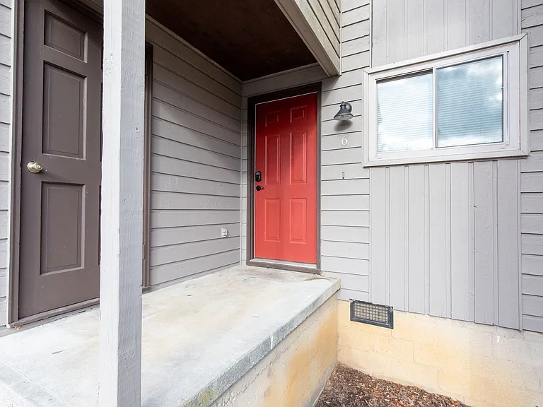 1433 Shipley Ferry Rd E — Photo 3