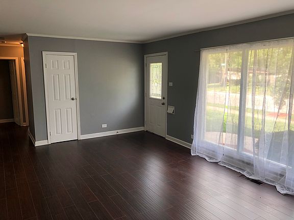5th image of 488 Shabbona Dr