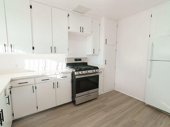 5th image of 611 Levering Ave APT 6
