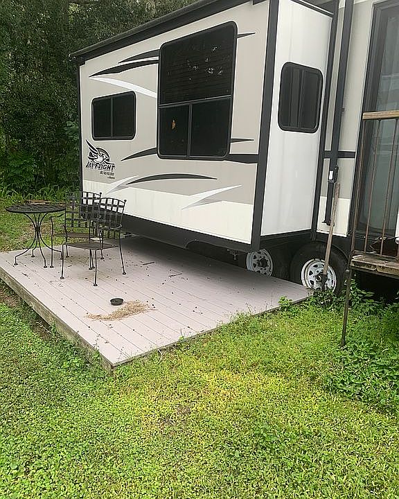 2nd image of 1013 Lakeside Dr