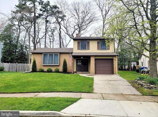 12 Lakeside Dr, Marlton, NJ 08053