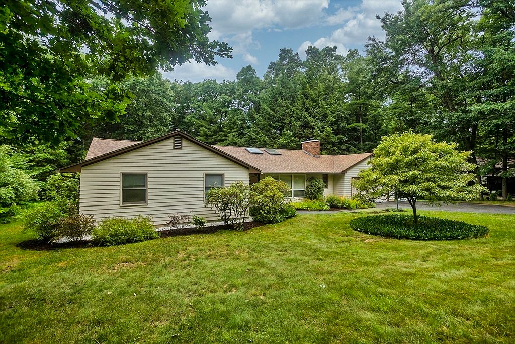 m*i様 house on the hill 100size 100 Pine Hill Rd, Boxborough, MA 01719 | Redfin