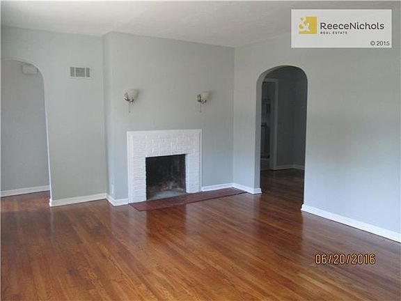 5th image of 3200 E Barker Cir