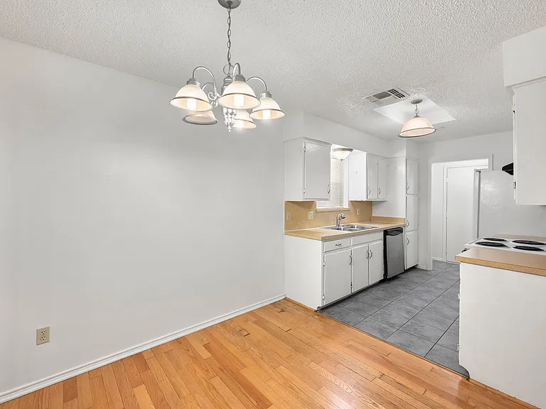 6436 Ridglea Dr — Photo 12