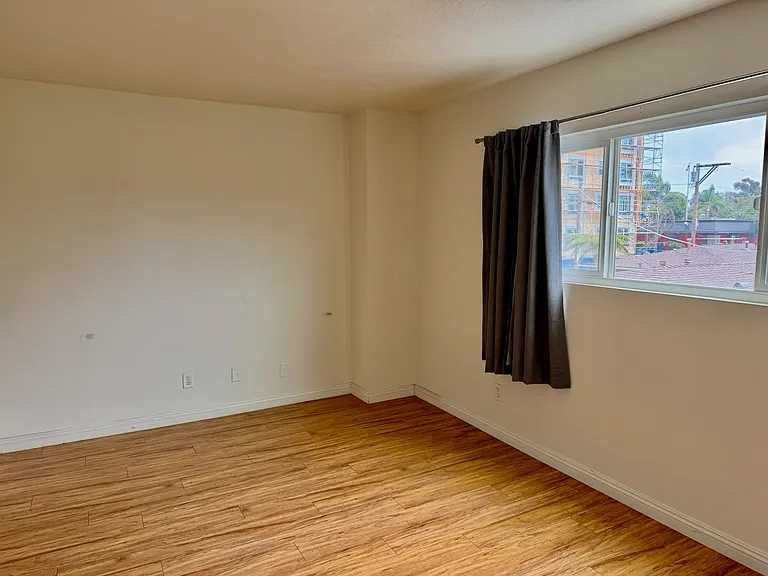 925 Grand Ave #925 — Photo 2