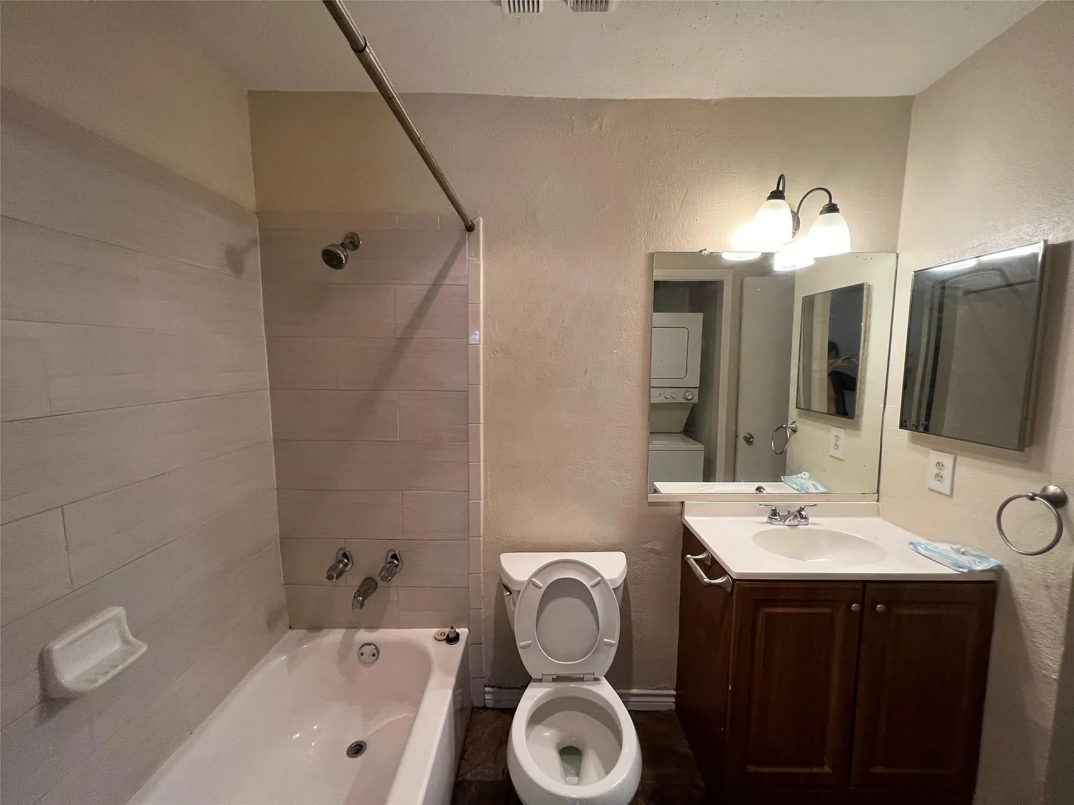 1 bed, 1.0 bath, 690 sqft, $880 — Photo 4