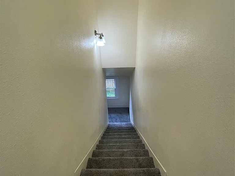 2119 Davis St — Photo 23