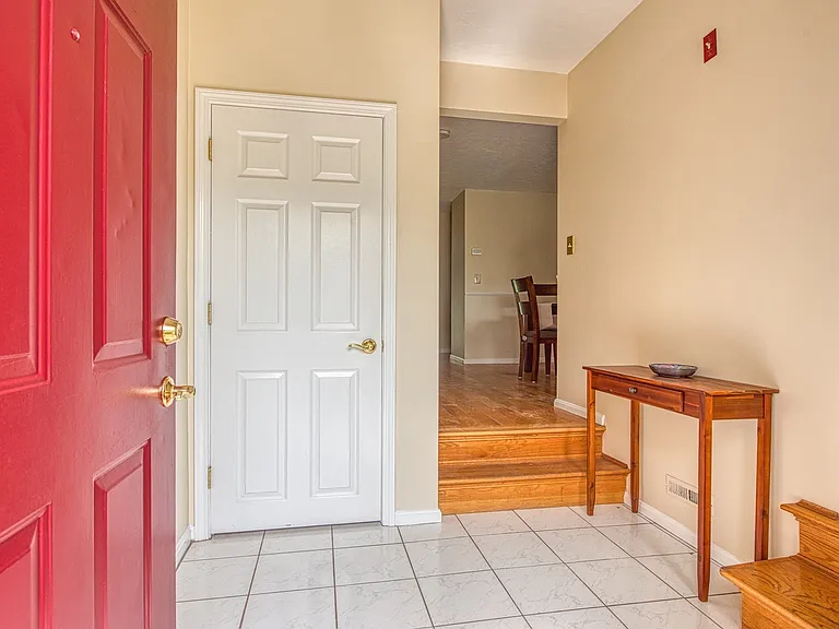 28 Gaslight Ln #28 — Photo 4
