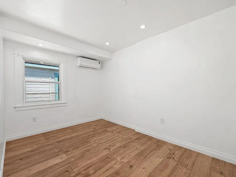 1418 W 69th St — Photo 8