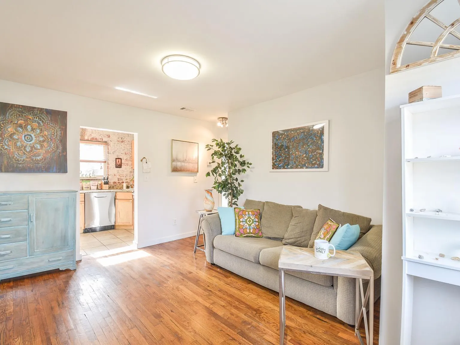 2 bed, 620 sqft, $1,620 — Photo 2