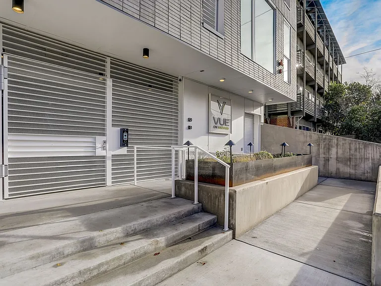 Vue on Harvard — Photo 14