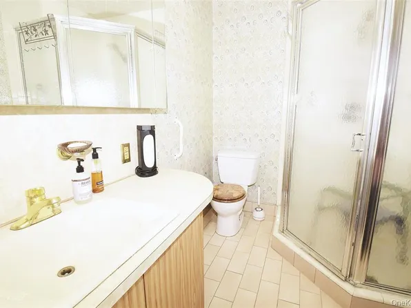 83-28 Abingdon Road image 12 of 34