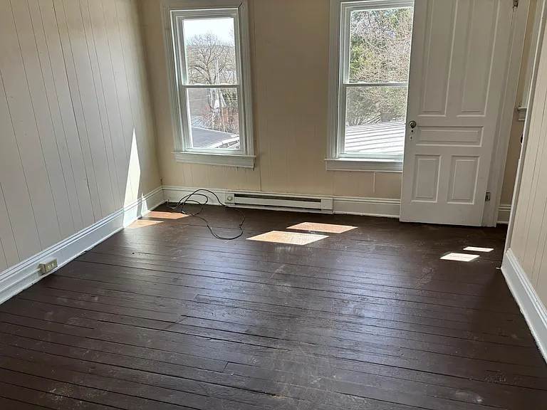 718 W Locust St — Photo 10