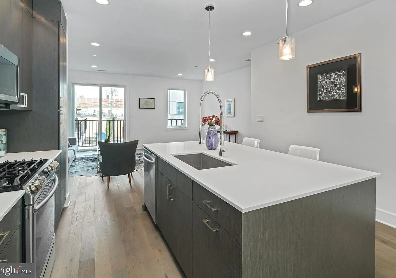 Pennsport Townhome with Garaged Parking — Photo 1
