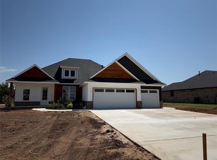 1900 Castle Dr, Guthrie, OK 73044