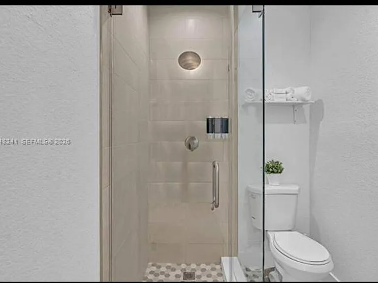860 NW 17th Ct #860 — Photo 10