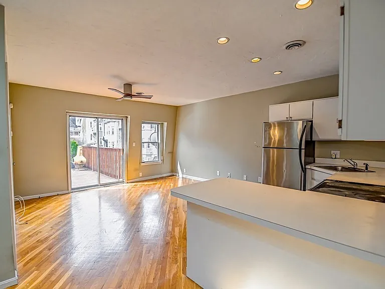 493 E 4th St #3 — Photo 4