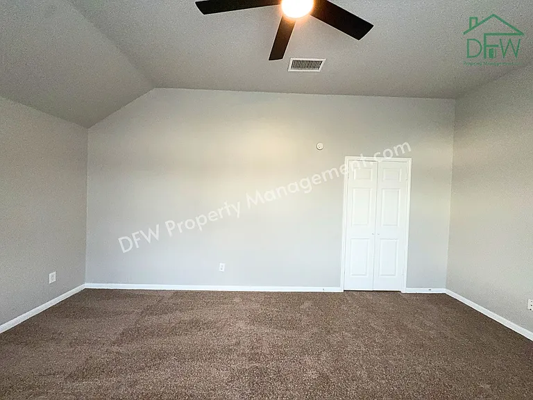 704 Inglewood Trl — Photo 13